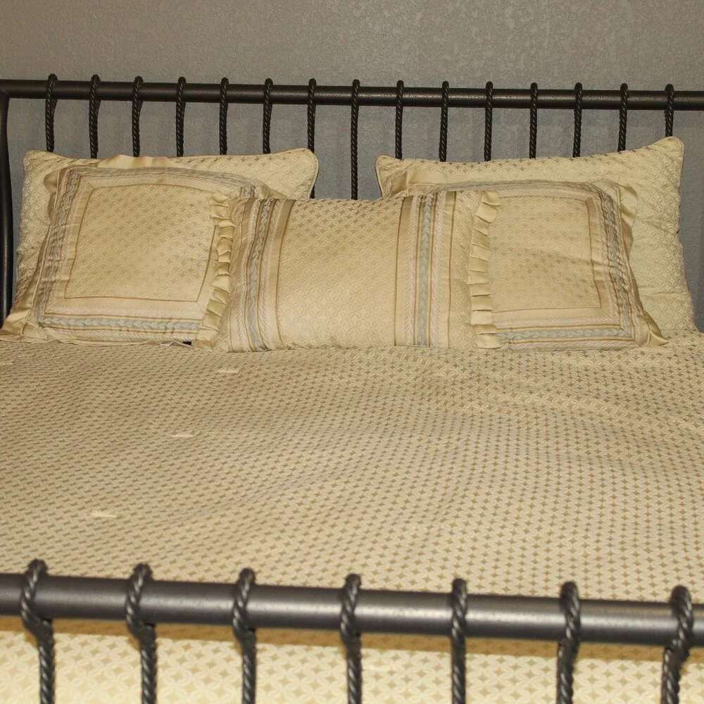 J Queen New York Queen Size Cream Mint Green Jacquard Bedspread & Pillows